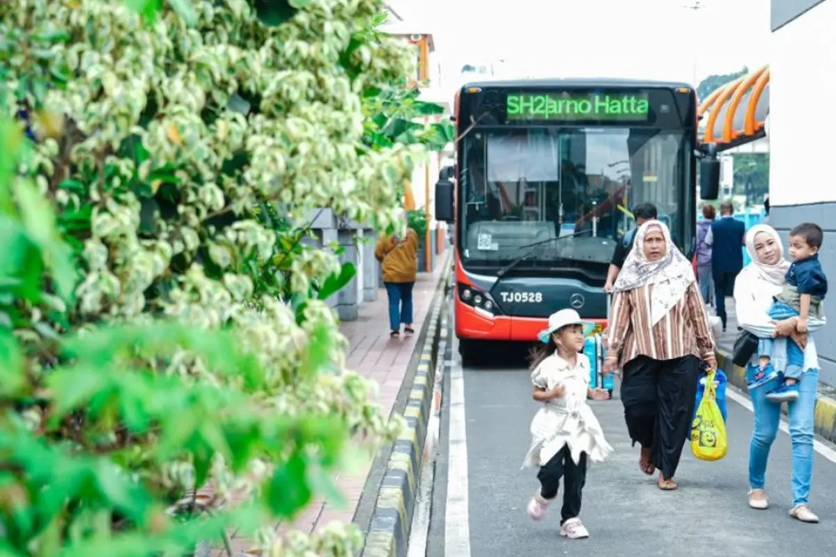Bus TransJabodetabek SH2 (Blok M- Bandara Soekarno Hatta).
