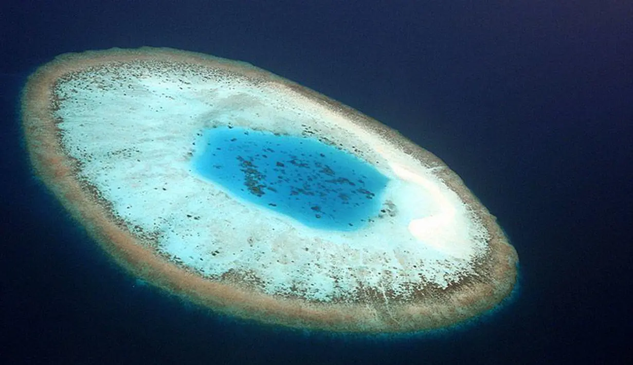 Pulau Ini berbentuk mata manusia,  Sungguh luar biasa, lengkap dengan retina dan iris mata, dapat ditemukan di Maladewa. (Foto: Mohamed Shareef)