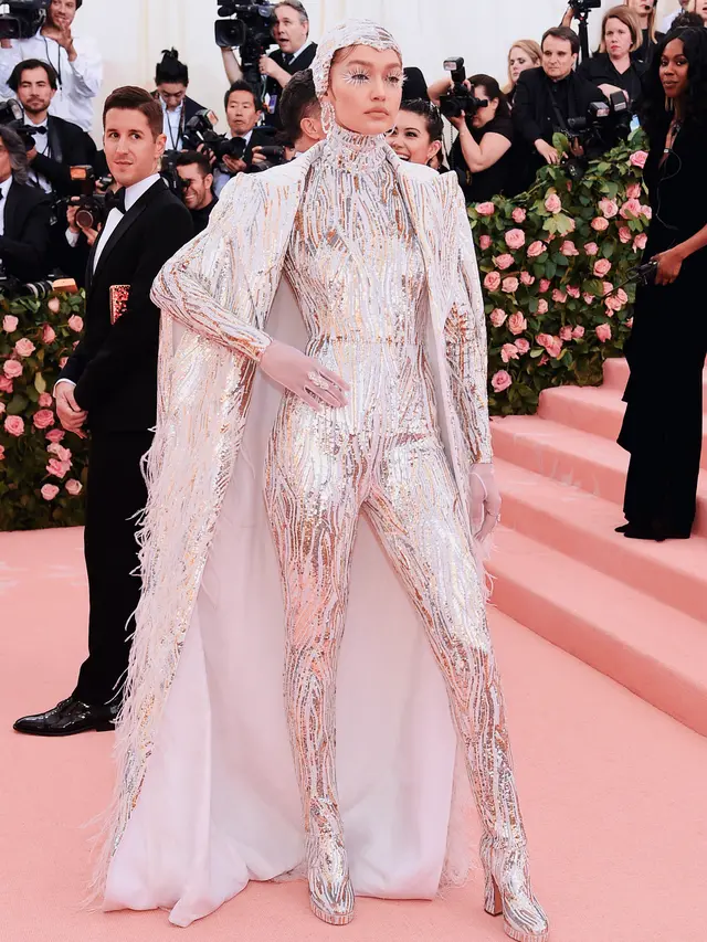 Adu Gaya Penampilan Seleb Hollywood di Met Gala 2019