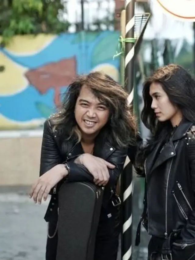 Lama Vakum, Ini 6 Potret Terbaru Bojes AFI Pakai Baju Couple Bareng Istri
