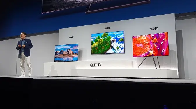 President of Visual Display Business Samsung Electronics Jonghee Han memamerkan rangkaian produk TV QLED terbarunya di acara First Look, New York, Amerika Serikat. Liputan6.com/Jeko Iqbal Reza