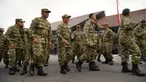 Para menteri dan anggota Kabinet Merah Putih dengan pakaian militer berjalan saat retreat di Akademi Militer di Magelang, Jawa Tengah, Jumat 25 Oktober 2024. (AP Photo/Achmad Ibrahim)