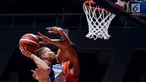 Pebasket Satria Muda Pertamina, Kevin K Bridgewaters mencoba memasukkan bola saat laga melawan NSH Jakarta pada Perbasi Cup 2017 di Britama Arena, Jakarta, Rabu (8/11). Satria Muda Pertamina unggul 83-67. (Liputan6.com/Helmi Fithriansyah)