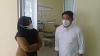 Bupati Bone Bolango Hamim Pou bersama Direktur Rumah Sakit Umum Daerah Toto Kabila (Arfandi Ibrahim/Liputan6.com)