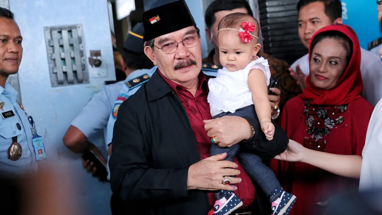 [Bintang] 10 Foto Suasana Bebasnya Antasari Azhar di Lapas Tangerang