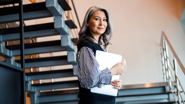 bekerja karir dewasa mandiri bahagia single