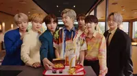 Promosi menu kombo BTS Meal, kolaborasi BTS X McDonald's. (dok. tangkapan layar YouTube McDonald's)