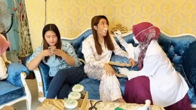 6 Potret Via Vallen Ajak Keluarga Suntik Vitamin dan Tes Suhu, Cegah Corona