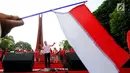 Komposer musik Addie MS bersama sejumlah tokoh, seniman dan artis melakukan deklarasi Indonesia Bangkit saat hari kebangktian nasional ke 111 tahun di GBK, Jakarta, Senin (20/5). Tujuan deklarasi ini untuk menyegarkan kembali ingatan dan tekad merawat persatuan Indonesia. (Liputan6.com/Angga Yuniar)