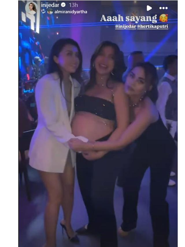 6 Potret Jessica Iskandar Tampil Stunning di Ultah Kakak, Pamer Baby Bump Besar