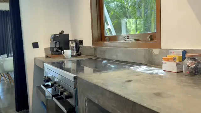 Potret Dapur Rumah Nino Fernandez dan Steffi Zamora di Bali