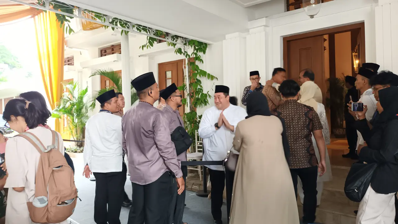 Gubernur DKI Jakarta Pramono Anung menggelar open house Idul Fitri 1446 Hijiriah di rumah dinas kawasan Taman Suropati, Jakarta Pusat.