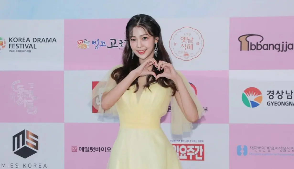 Tak heran jika banyak yang gemas dan geregetan melihat Minji. Namun di sisi lain kehadirannya juga membawa persaingan baru yang menarik untuk disimak. [Instagram.com/@joymingzi_]