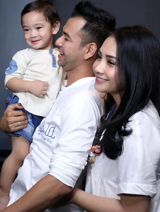 Ayah seorang anak itu menjelaskan bahwa sang istri mudah meluapkan emosinya dengan menanggis. Hal itu juga berlaku dalam hal kecil. (Nurwahyunan/Bintang.com)