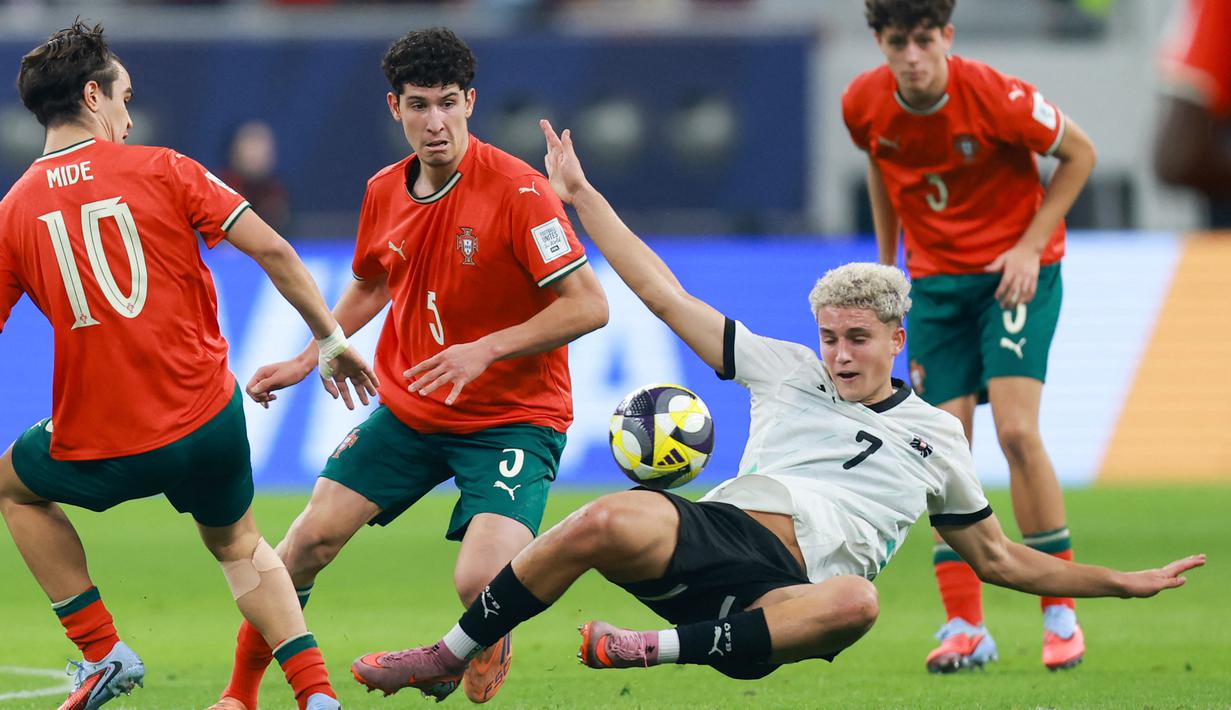 Timnas Portugal U-17 sukses mematahkan rekor impresif Austria yang sebelumnya tak terkalahkan. (AFP/Karim Jaafar)
