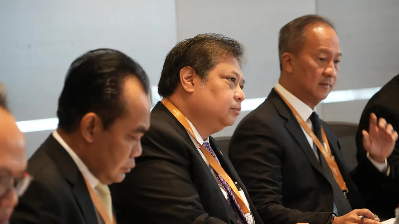 Menteri Koordinator Bidang Perekonomian Airlangga Hartarto bertemu dengan  (Federation of European Sporting Goods Industry) di sela-sela the 10th ASEAN-EU Business Summit yang diselenggarakan di Brussel. (Selasa 13/12/2022). (Dok Kemenko Perekonomian)