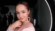 Memiliki nama asli Dianda Sabrina Humaira, dirinya sukses memerankan karakter Sisca adik Suci alias Irish Bella dalam sinetron tersebut.Meskipun ia berkarakter sebagai seseorang yang menyebalkan, namun ia mempunyai banyak penggemar (Liputan6.com/IG/@sabrindh).