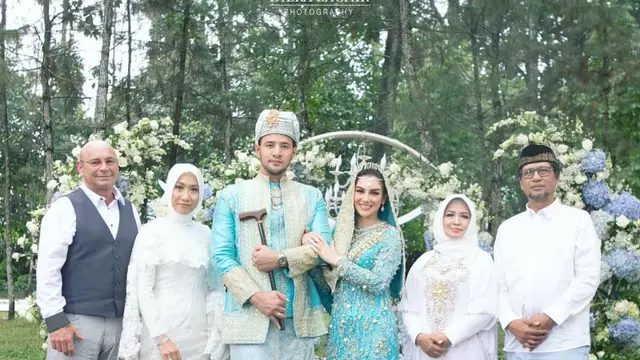 6 Momen Kedekatan Ammar Zoni dengan Ayah Mertua, Terlihat Akrab