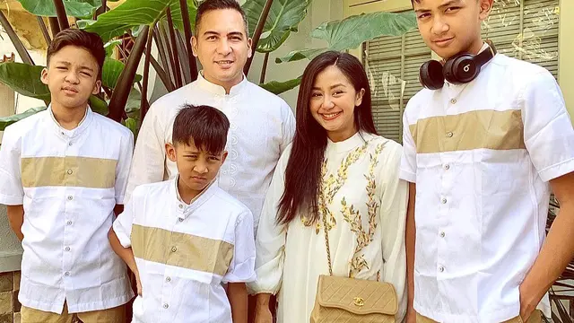 Momen Puasa Ramadan 7 Pasangan Artis Beda Keyakinan, Setia Menemani