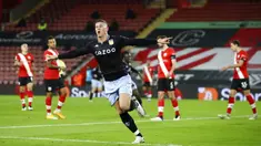 Pemain Aston Villa Ross Barkley melakukan selebrasi usai mencetak gol ke gawang Southampton pada pertandingan Liga Inggris di Stadion St. Mary, Southampton, Inggris, Sabtu (30/1/2021). Aston Villa menang 1-0. (Michael Steele/Pool via AP)