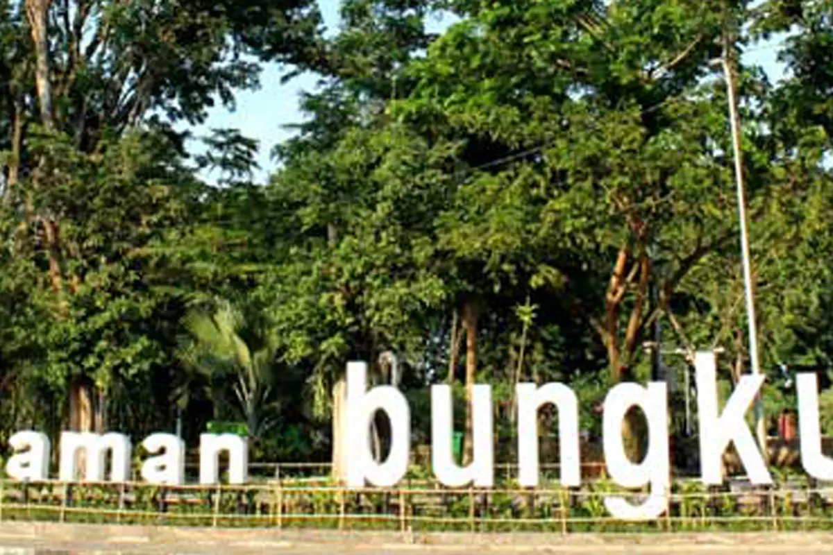 Risma Mengamuk di Taman Bungkul Ramaikan Linimasa