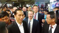 Jokowi ajak bos Facebook Mark Zuckerberg blusukan ke Tanah Abang. (Liputan6.com/Luqman Rimadi)