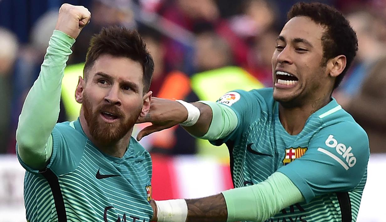 Penyerang Barcelona, Lionel Messi, merayakan gol yang dicetaknya ke gawang Atletico Madrid pada laga Liga Spanyol di Stadion Vicente Calderon, Spanyol, Minggu (26/2/2017). Barcelona menang 2-1 atas Atletico. (AFP/Gerard Julien)