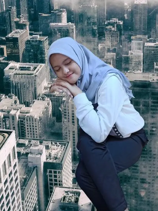 Wanita Ini Minta Edit Fotonya Saat di Kapal, 7 Hasilnya Malah Bikin Tepuk Jidat