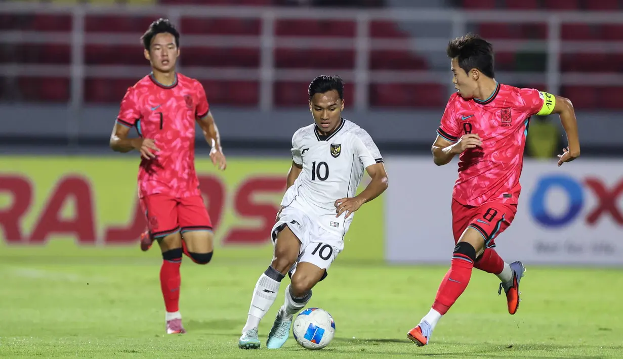 Tim asuhan pelatih Gerald Vanenburg ini takluk lewat gol cepat yang dicetak Hwang Do-yun di awal babak pertama dan membawa Korea Selatan menaklukkan Timnas Indonesia. (Bola.com/Abdul Aziz)