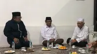 Cawapres Mahfud MD sowan Gus Mus. (Foto: Liputan6.com/Ahmad Adirin)