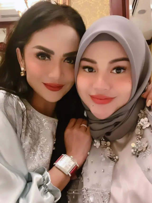 7 Potret Lebaran Krisdayanti dan Ashanty di Singapura, Berkumpul Bersama Anak