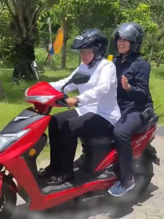 6 Potret Tri Rismaharini Naik Motor Listrik, Kendaraan Dinas Baru