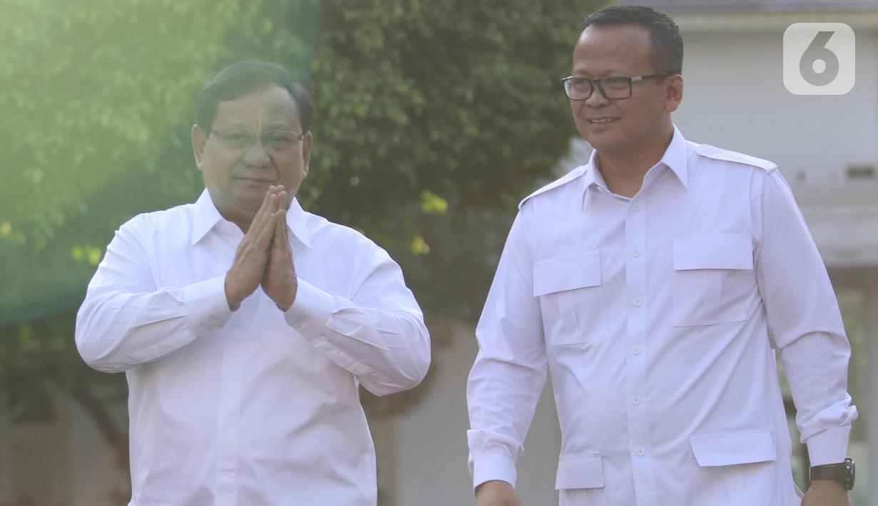 Ketua Umum Partai Gerindra Prabowo Subianto (kiri) didampingi Wakil Ketua Umum Partai Gerindra, Edhy Prabowo berjalan memasuki kompleks Istana Kepresidenan, Jakarta, Senin (21/10/2019).  Kedatangan Prabowo ke Istana memenuhi undangan dari Presiden Jokowi. (Liputan6.com/Angga Yuniar)
