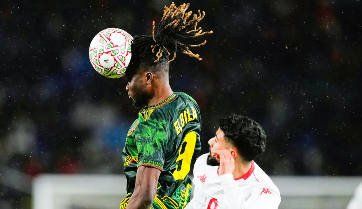 Laga berjalan menegangkan, terlebih Mali harus bermain dengan 10 pemain hampir sepanjang pertandingan. (AP Photo/Themba Hadebe)