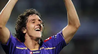 Selebrasi striker Fiorentina asal Montenego, Stevan Jovetic seusai mencetak gol keduanya ke gawang Liverpool di penyisihan Grup E Liga Champions di Artemio Franchi Stadium, 29 September 2009. AFP PHOTO/ALBERTO PIZZOLI 