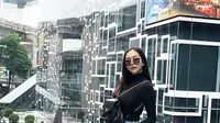 Digosipkan Telah Menikah, Aura Kasih: Tunggu ya Foto-Fotonya Diedit Biar Bagus