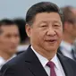 Presiden Cina Xi Jinping seusai berbicara kepada awak media di Bandara Internasional Hong Kong, Kamis (29/6). Selama sepekan terakhir, Kepolisian Hong Kong sudah melakukan berbagai antisipasi terkait kunjungan Presiden Xi Jinping. (AP Photo/Kin Cheung)