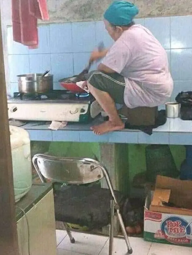 Enggak Habis Pikir, 7 Aksi Nyeleneh Netizen saat Masak Ini Kocak Banget