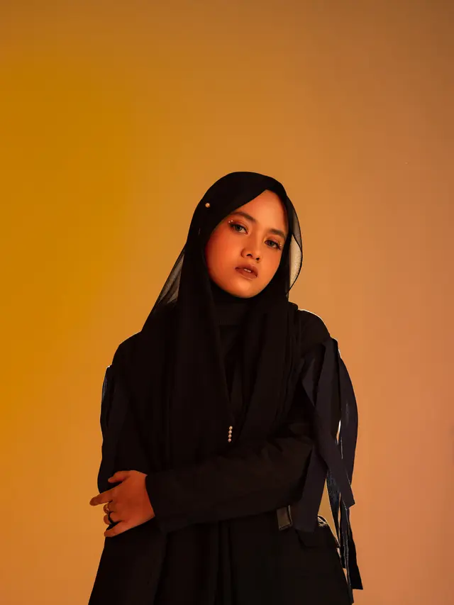 Hanin Dhiya Terharu Bawakan Ulang Lagu Glenn Fredly 'Kembali ke Awal' Bersama The Bakuucakar. (ist)