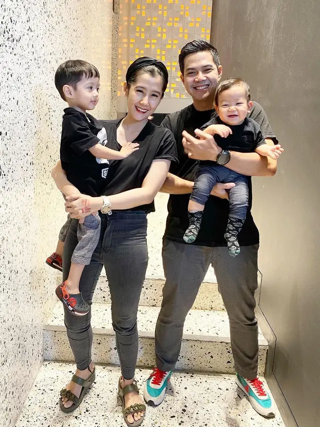7 Potret Harmonis Keluarga Ardina Rasti dan Arie Dwi Andhika, Jauh dari Gosip