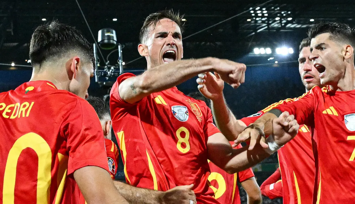 Laga babak pertama ditutup dengan hasil imbang 1-1. Di menit ke-51, Fabian Ruiz mencetak gol kemenangan untuk Spanyol. (Alberto PIZZOLI/AFP)