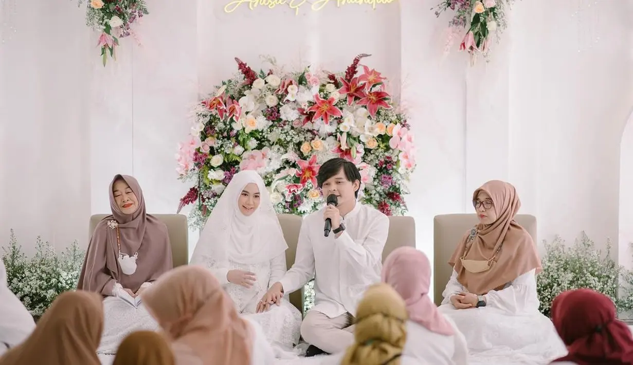 Rasa syukur yang tak terhingga diucapkan Anisa Rahma dan Anandito. Mereka pun menggelar tasyakuran pada usia kandungan empat bulan. (Foto: Instagram/@anisarahma_12)