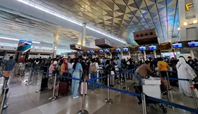 Pasca-Lebaran 2024, pengelola Bandara Soekarno Hatta (Soetta), mencatat sudah terjadi arus balik. Setidaknya pada hari ini, sebanyak 129 ribu penumpang melintas di Bandara Seokarno-Hatta,  Jumat, 12 April 2024.