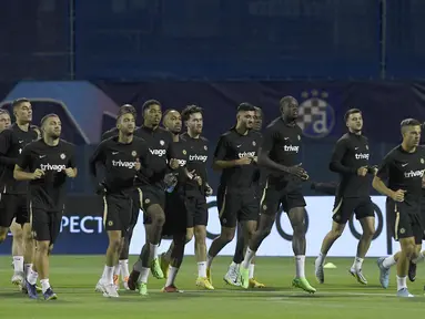 Para pemain Chelsea menghadiri sesi latihan jelang matchday pertama Liga Champions 2022/2023 menghadapi Dinamo Zagreb, di stadion Maksimir di Zagreb , Senin (5/9/2022). Duel perdana di Grup E Liga Champions antara Dinamo Zagreb vs Chelsea tersebut akan digelar di Stadion Maksimir, pukul 23.45 WIB. (Photo by Denis LOVROVIC / AFP)