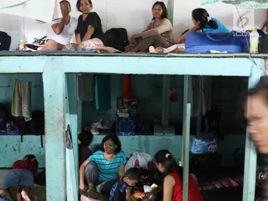 Sejumlah Pembantu Rumah Tangga (PRT) pengganti atau infal beraktivitas di salah satu penyedia jasa tenaga kerja di Jakarta, Senin (19/6). Menjelang lebaran, penyedia jasa pembantu infal mulai kebanjiran permintaan. (Liputan6.com/Immanuel Antonius)