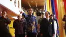 Presiden Joko Widodo (kedua kanan) berjalan bersama Sekretaris Jenderal ASEAN Le Luong Minh (kanan) di Sekretariat ASEAN, Jakarta, Jumat (11/8). Kunjungan Presiden tersebut dalam rangka memperingati 50 tahun ASEAN. (Liputan6.com/Angga Yuniar)