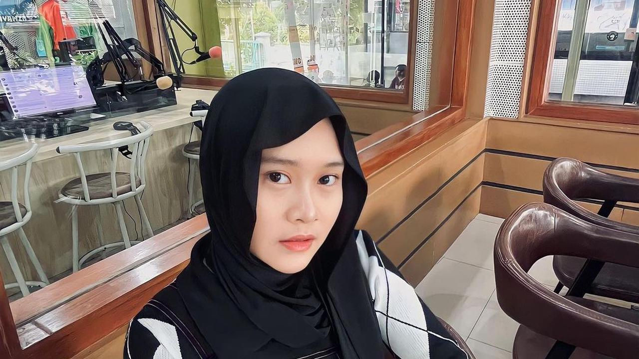 Alma Thania, Penyanyi Muda Berbakat Sempat Diduga Pacar Baru Aming