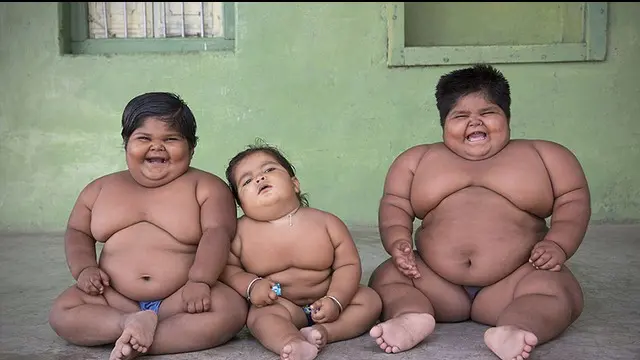 Ayah 4 orang anak ini mencukupi kebutuhan 3 anaknya yang mengalami obesitas dengan cara yang tidak biasa.