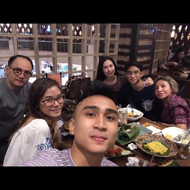 6 Potret Kebersamaan Lutfi Agizal dan Devano Danendra