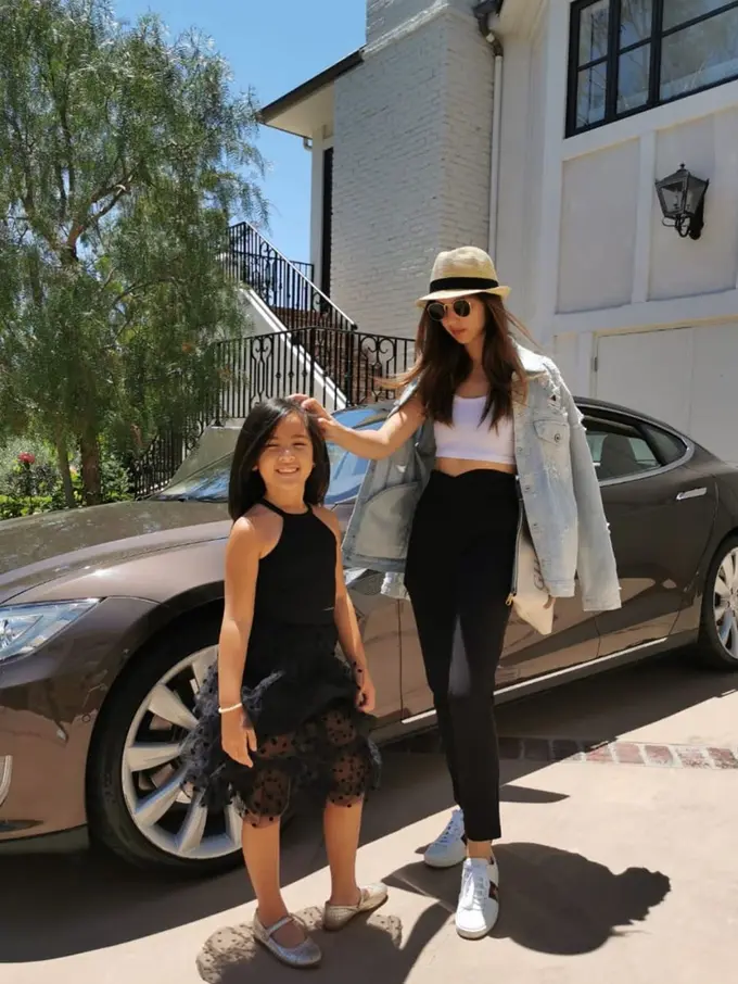 [Fimela] Keluarga Nia Ramadhani